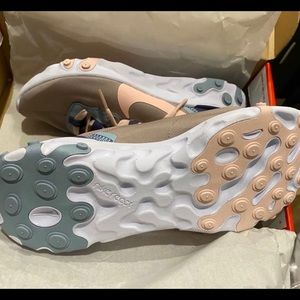 Nike Shoes - Nike react element 55 pink 6.5 Nike Shoes - Nike react element 55 pink 6.5
